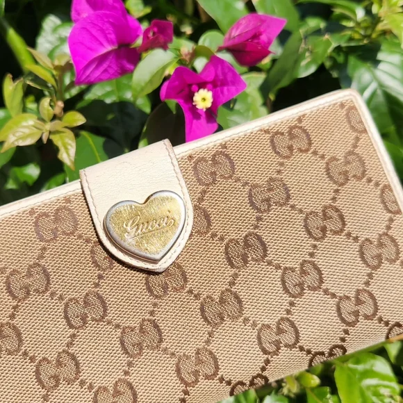 Gucci Guccisima Heart Snap Fold Wallet - Picture 8 of 16